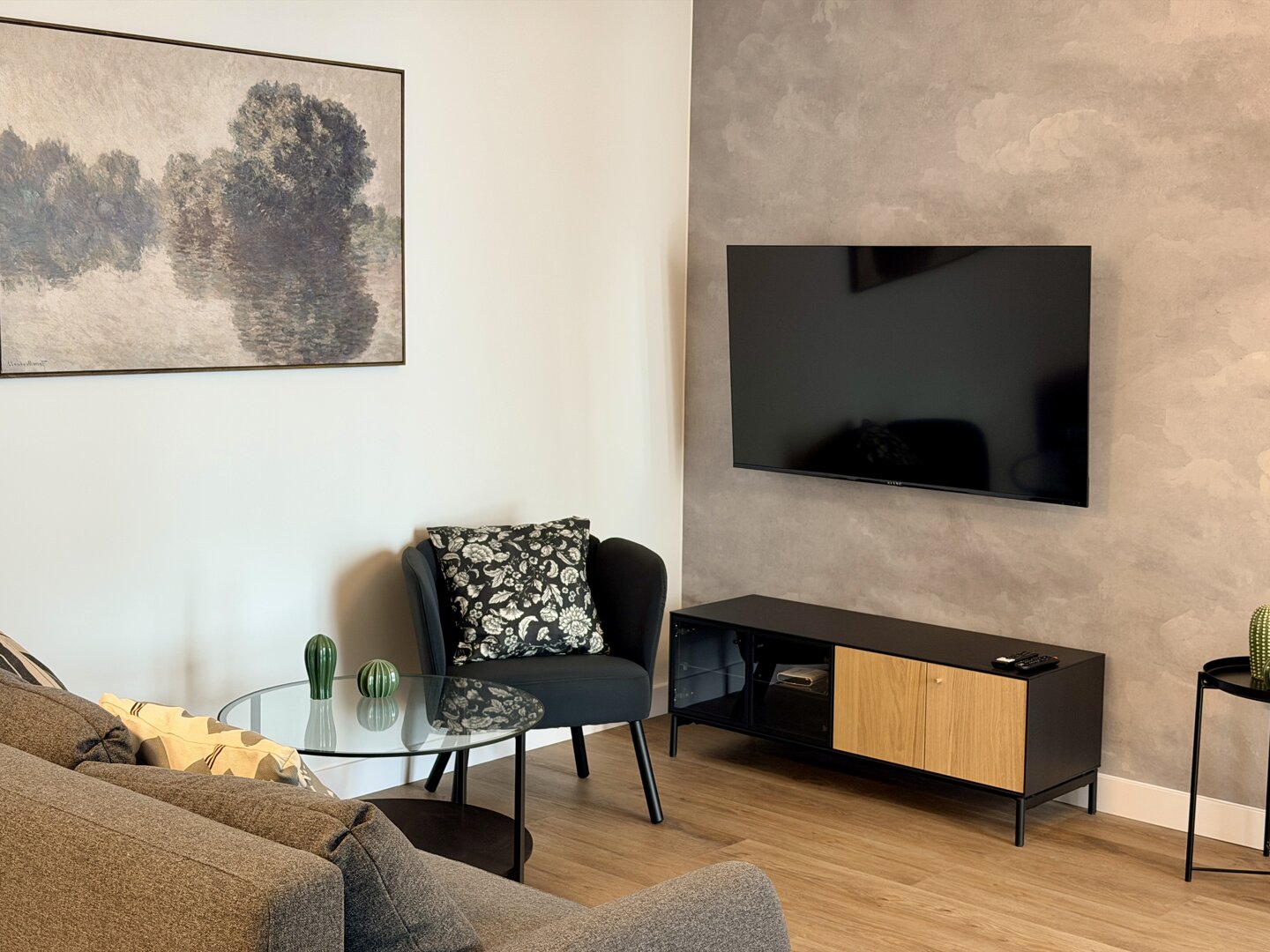 Scandi Apartment with parking near Airport